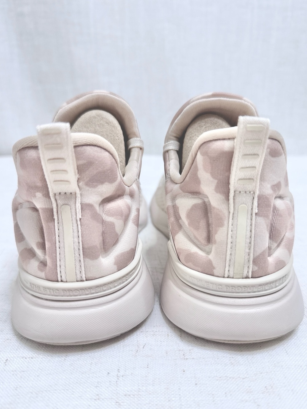 APL TechLoom Tracer Knit Sneakers Beach Almond Leopard Women's Size 7 - Picture 9 of 12